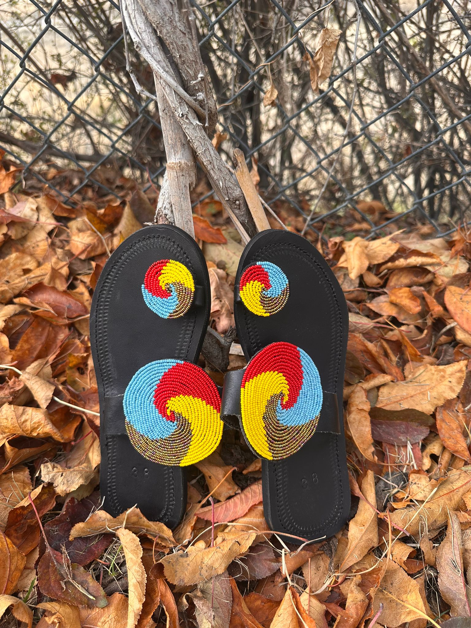 The Maisha Spiral Leather Sandals | Kenya El Yapımı Siyah Deri ve Boncuklu Sandalet